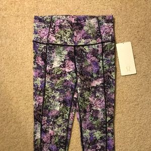 Lululemon Crops  *BRAND NEW NEVER WORN*